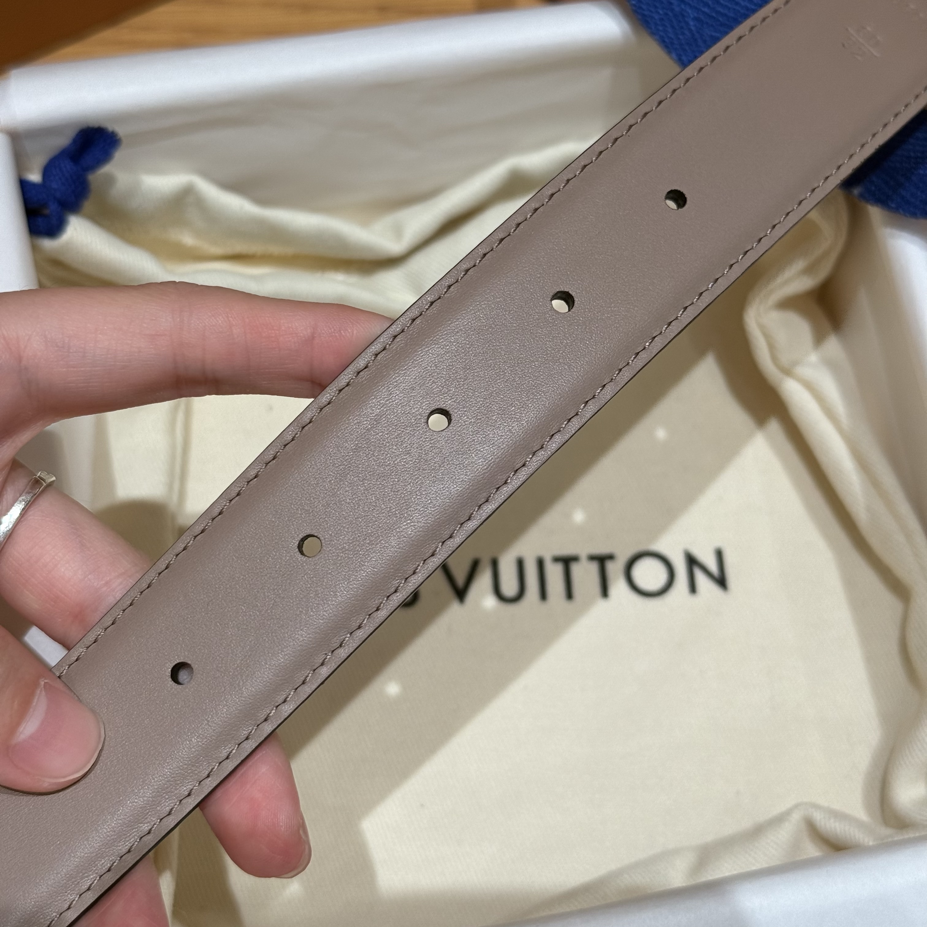 LOUIS VUITTON Женский ремень 