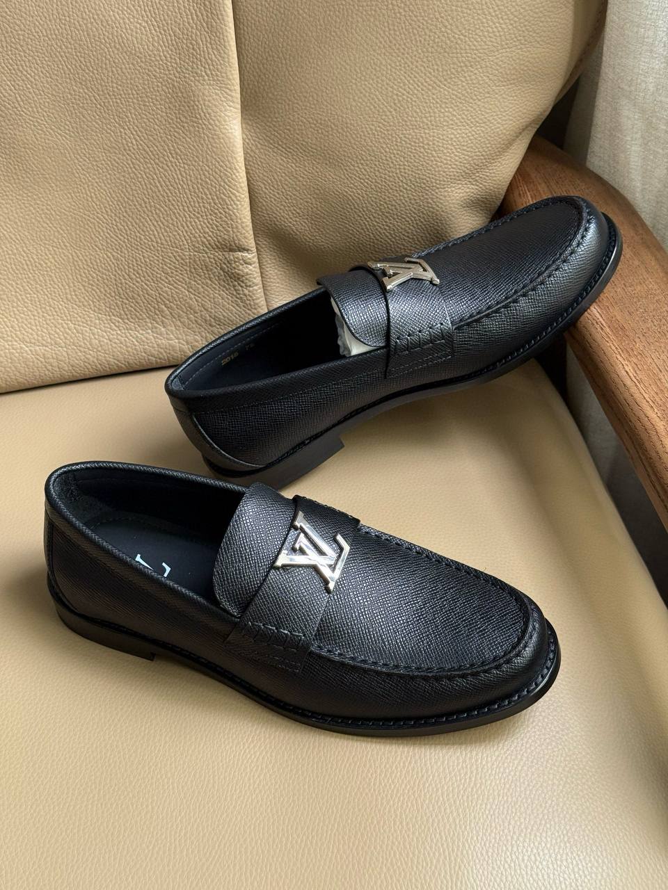 LOUIS VUITTON Мужские лоферы  LOUIS VUITTON Мужские лоферы