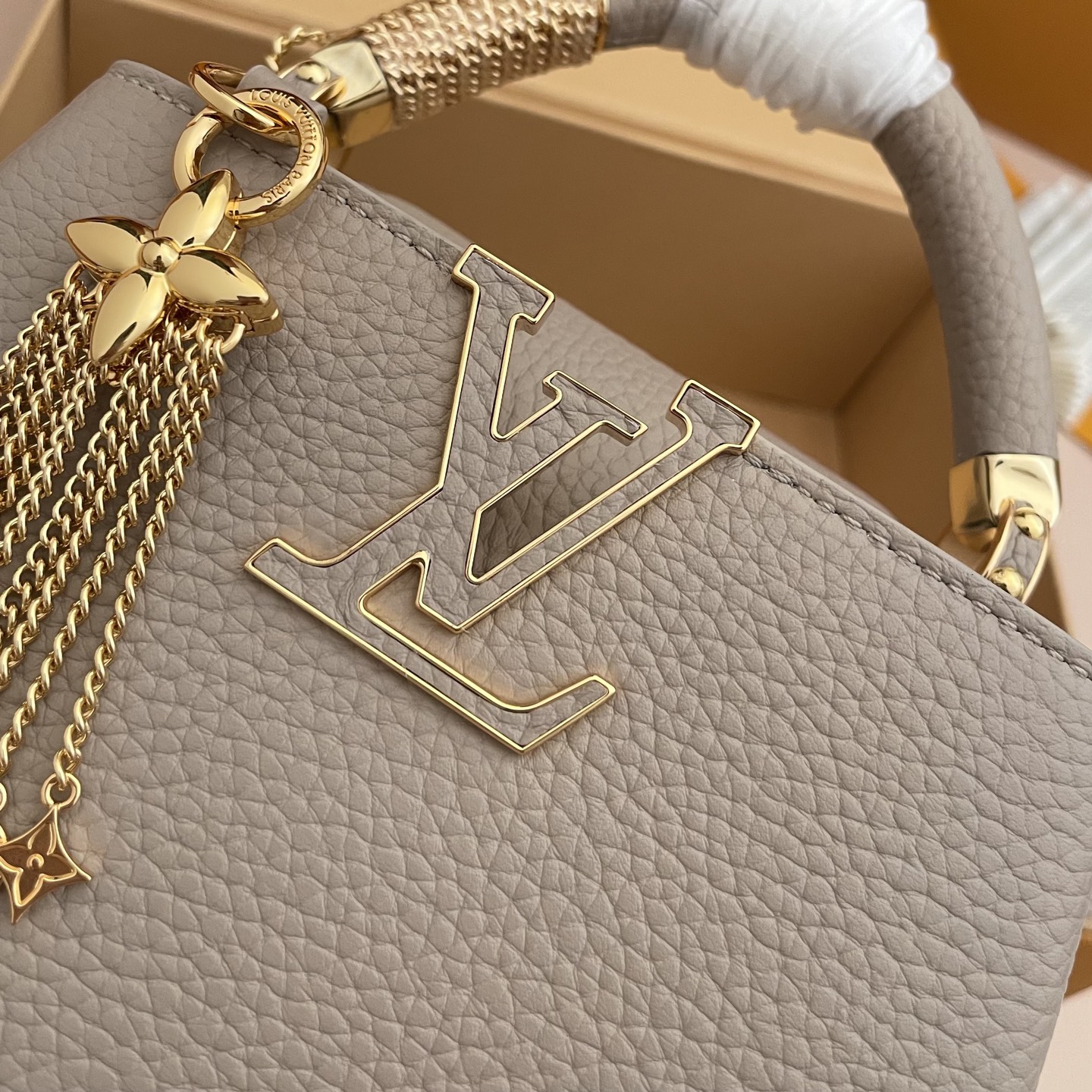 LOUIS VUITTON Женская Сумка Capucines