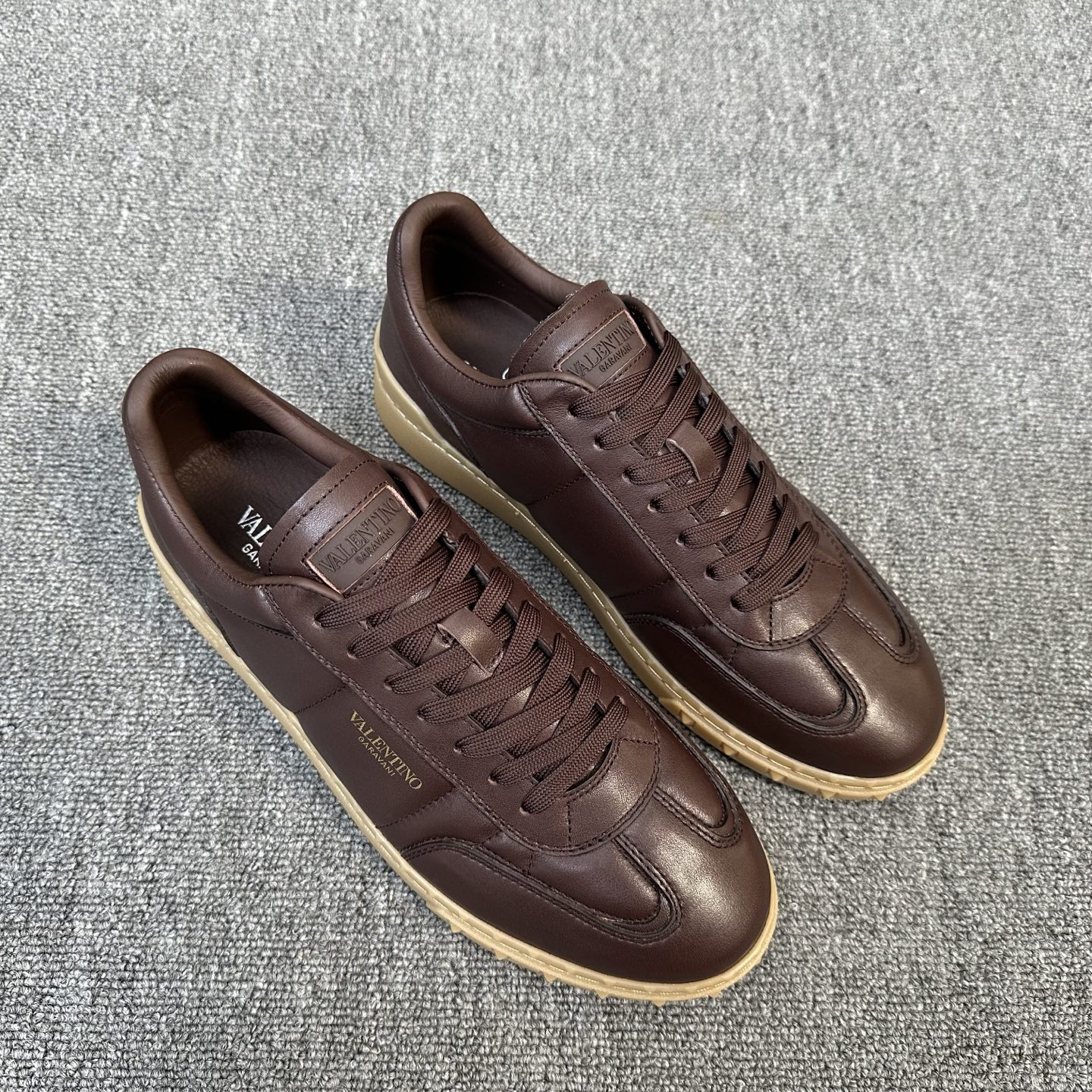 VALENTINO Мужские кроссовки из телячьей кожи 