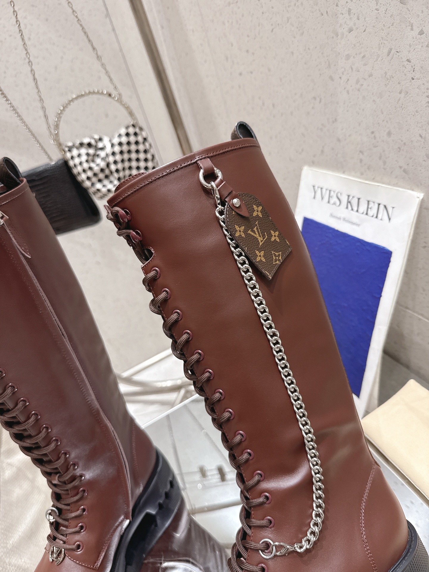 LOUIS VUITTON Женские сапоги из телячьей кожи LOUIS VUITTON Женские сапоги из телячьей кожи