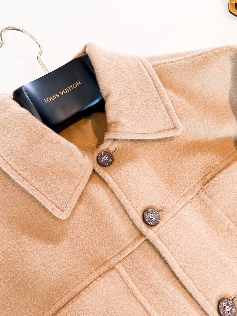 LOUIS VUITTON Женский пиджак из шерсти  LOUIS VUITTON Женский пиджак из шерсти