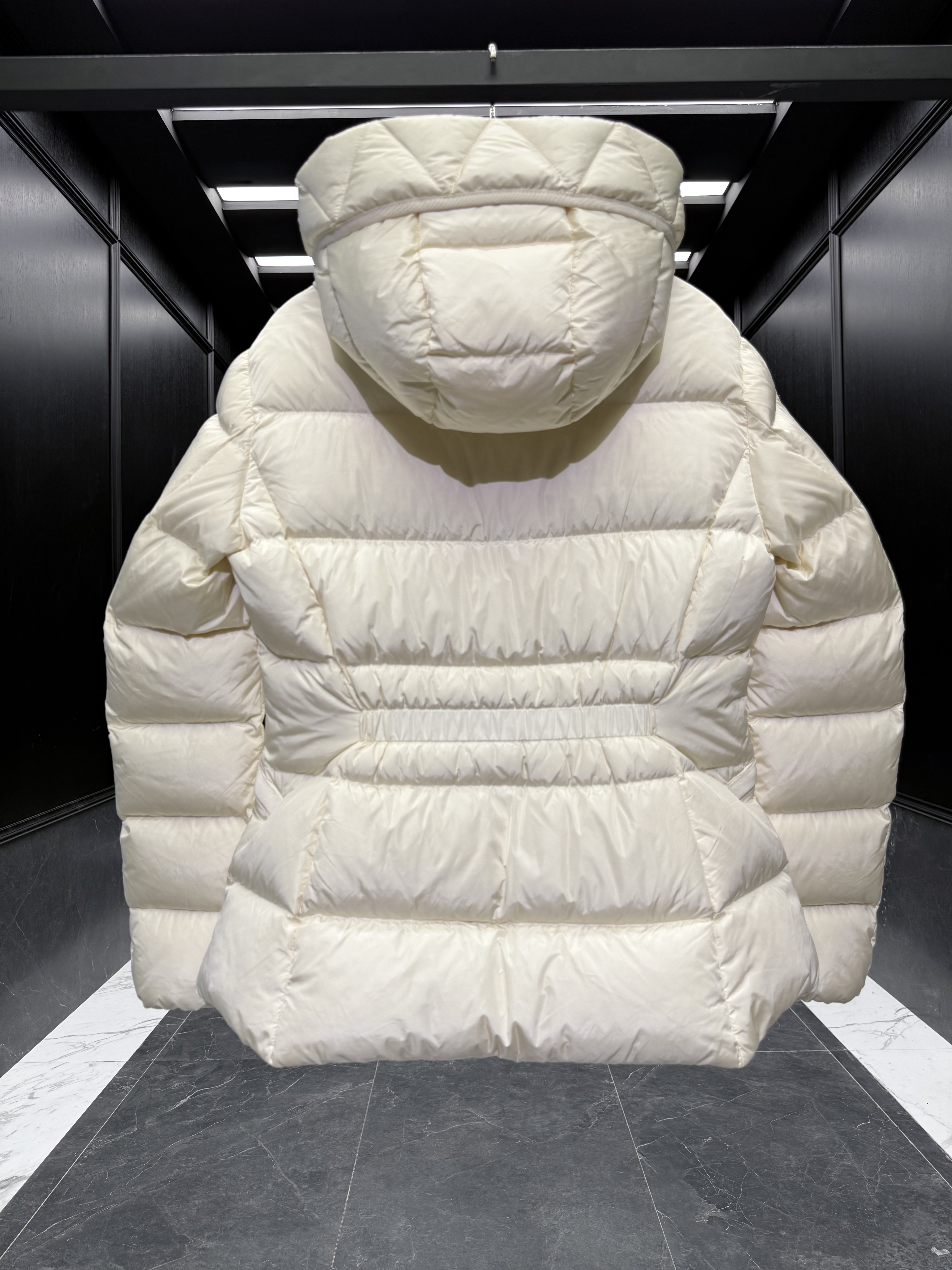 MONCLER Женский пуховик Avoce MONCLER Женский пуховик Avoce