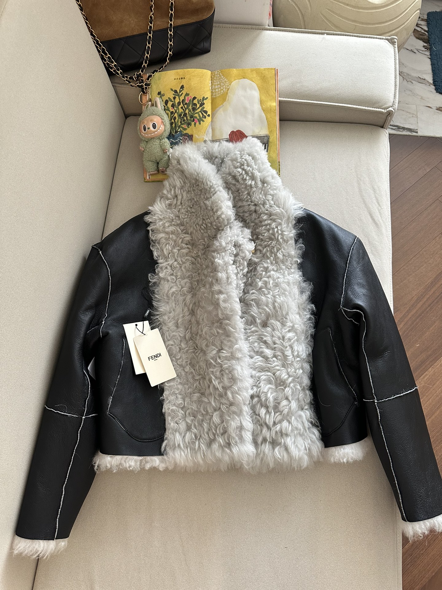 FENDI Женская шуба из овчины FENDI Женская шуба из овчины