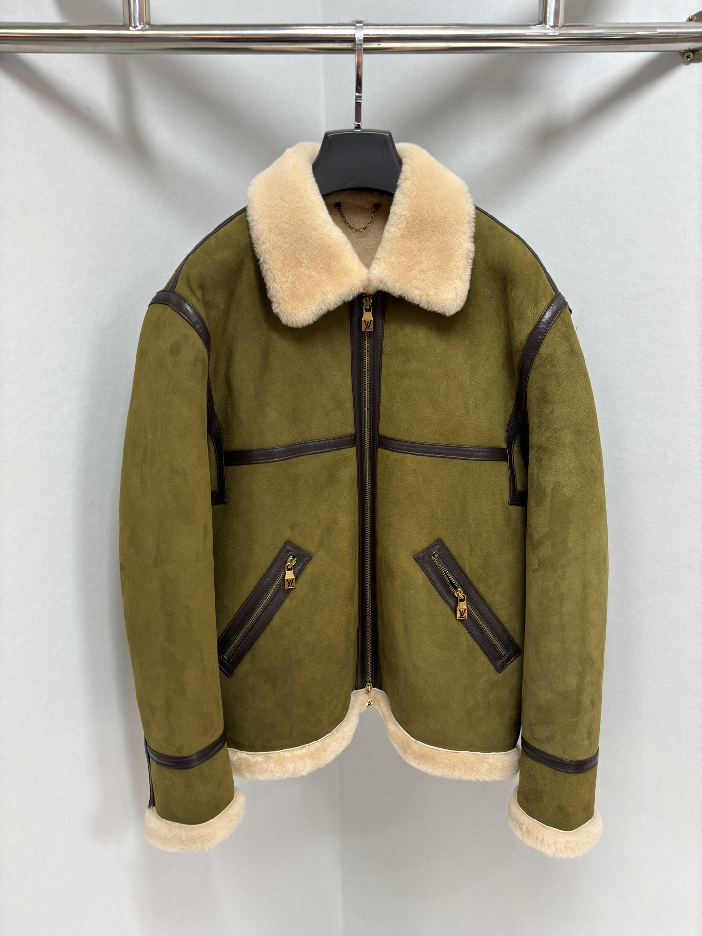 LOUIS VUITTON Мужская дублёнка из замши и овечьей шерсти LOUIS VUITTON Мужская дублёнка из замши и овечьей шерсти