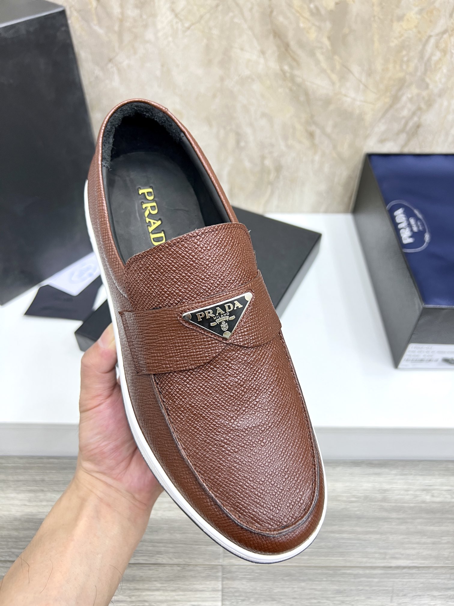 PRADA Мужские туфли из телячьей кожи с логотипом