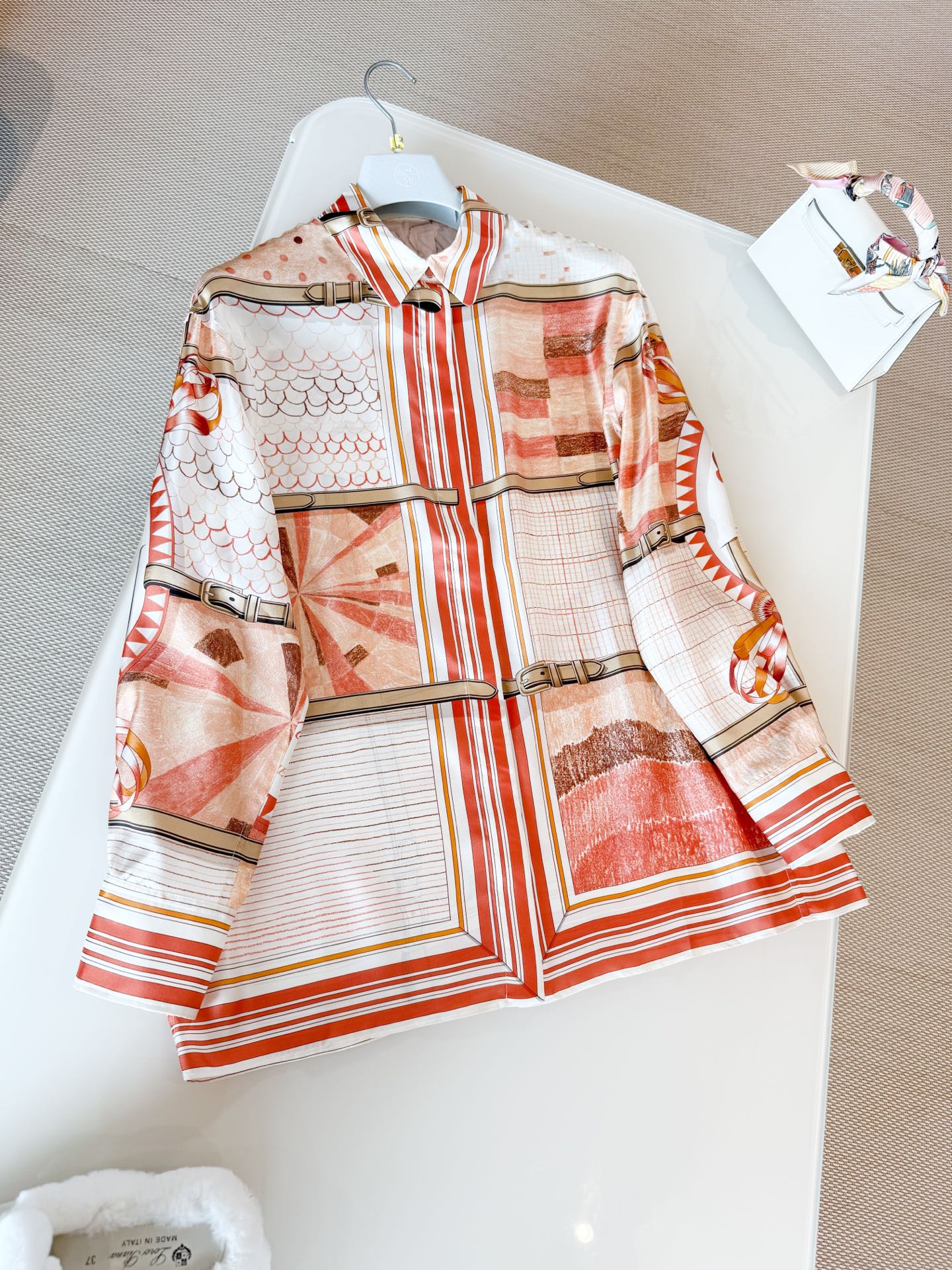 HERMES Женская рубашка из шелка HERMES Женская рубашка из шелка