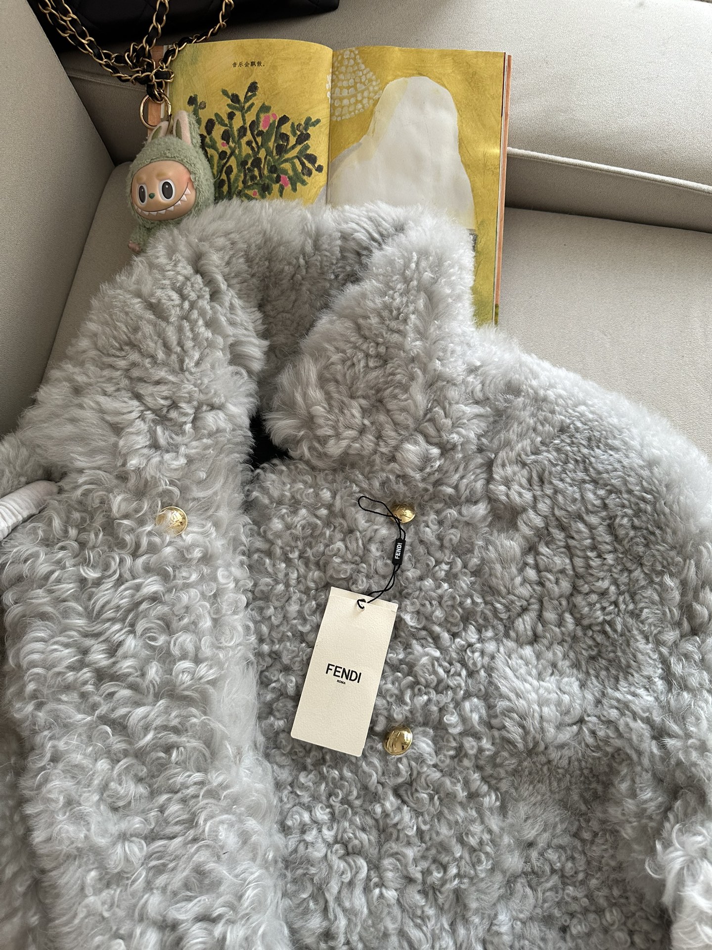 FENDI Женская шуба из овчины FENDI Женская шуба из овчины