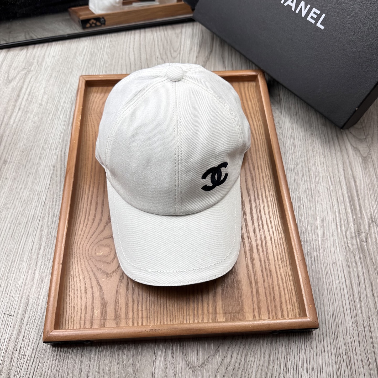 CHANEL Женская Кепка