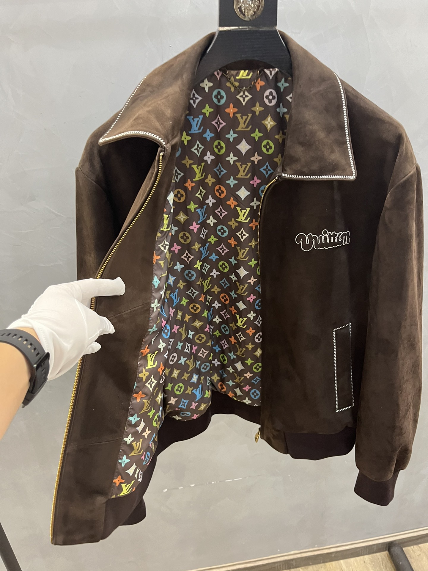 LOUIS VUITTON Мужская куртка из замши LOUIS VUITTON Мужская куртка из замши