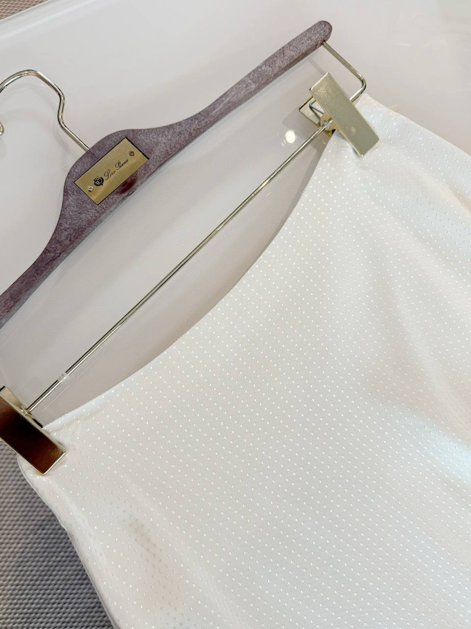 LORO PIANA Женская атласная юбка  LORO PIANA Женская атласная юбка