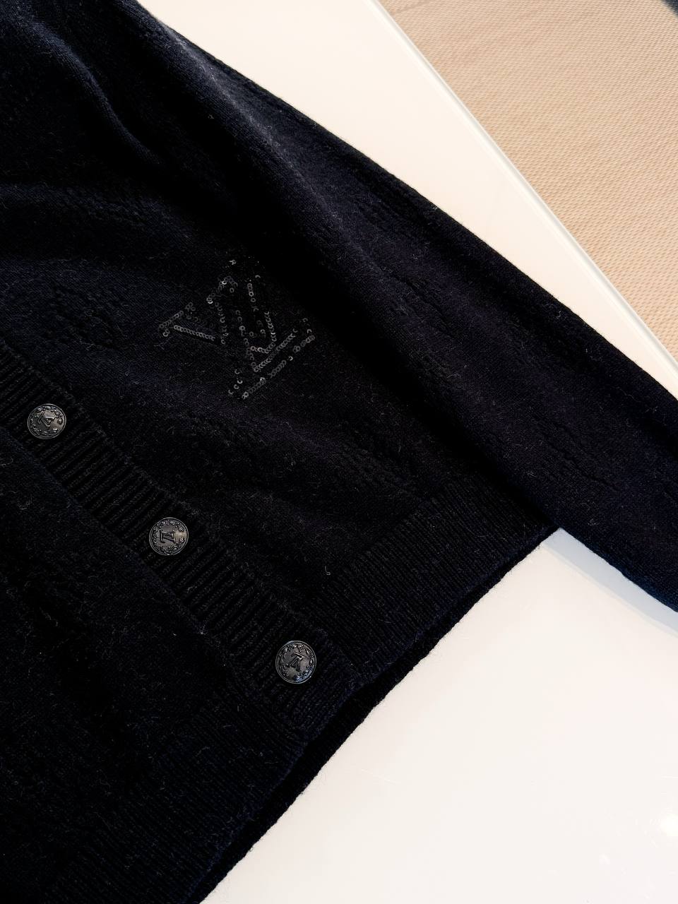 LOUIS VUITTON Женский кардиган из шерсти LOUIS VUITTON Женский кардиган из шерсти