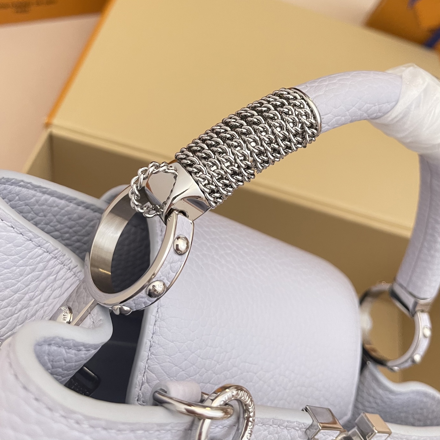 LOUIS VUITTON Женская Сумка Capucines