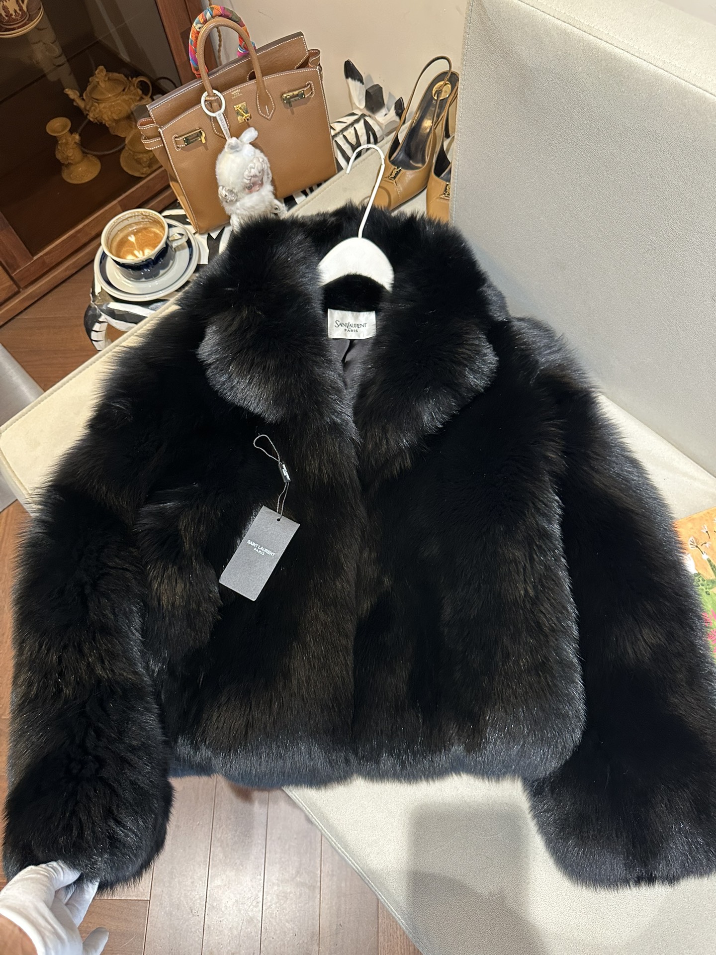 SAINT LAURENT Женская шуба из меха лисы SAINT LAURENT Женская шуба из меха лисы