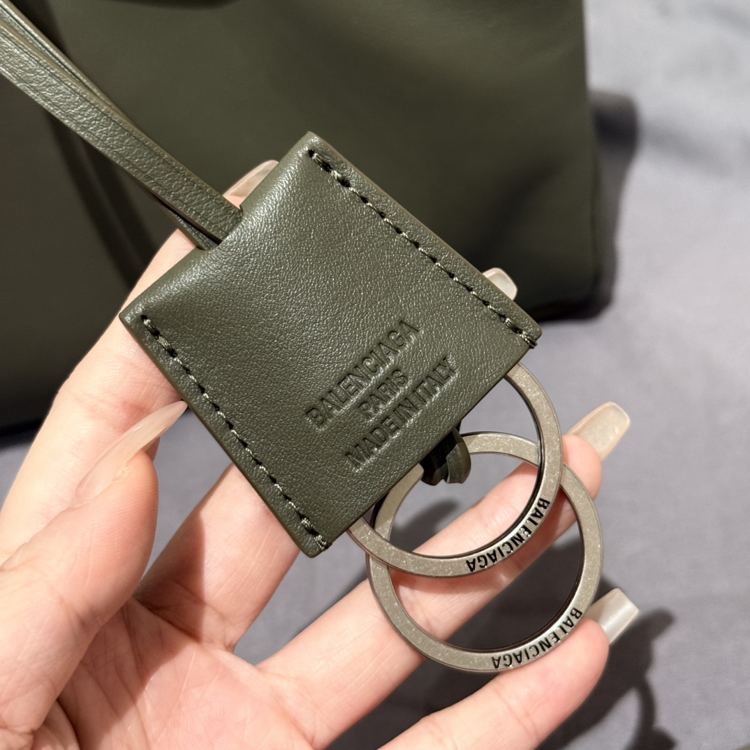 BALENCIAGA Женская сумка Rodeo хаки BALENCIAGA Женская сумка Rodeo хаки