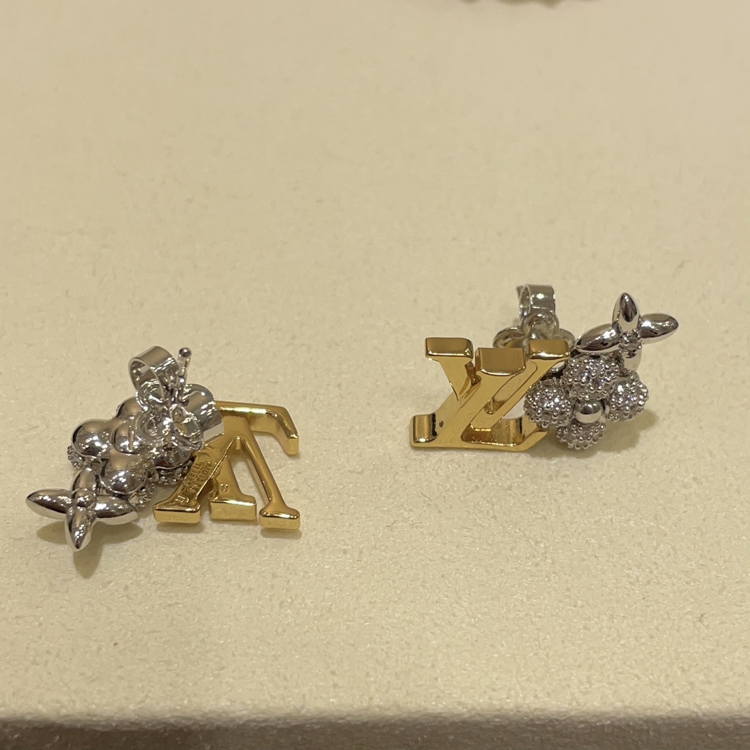 LOUIS VUITTON Женские серьги с монограммой LV LOUIS VUITTON Женские серьги с монограммой LV