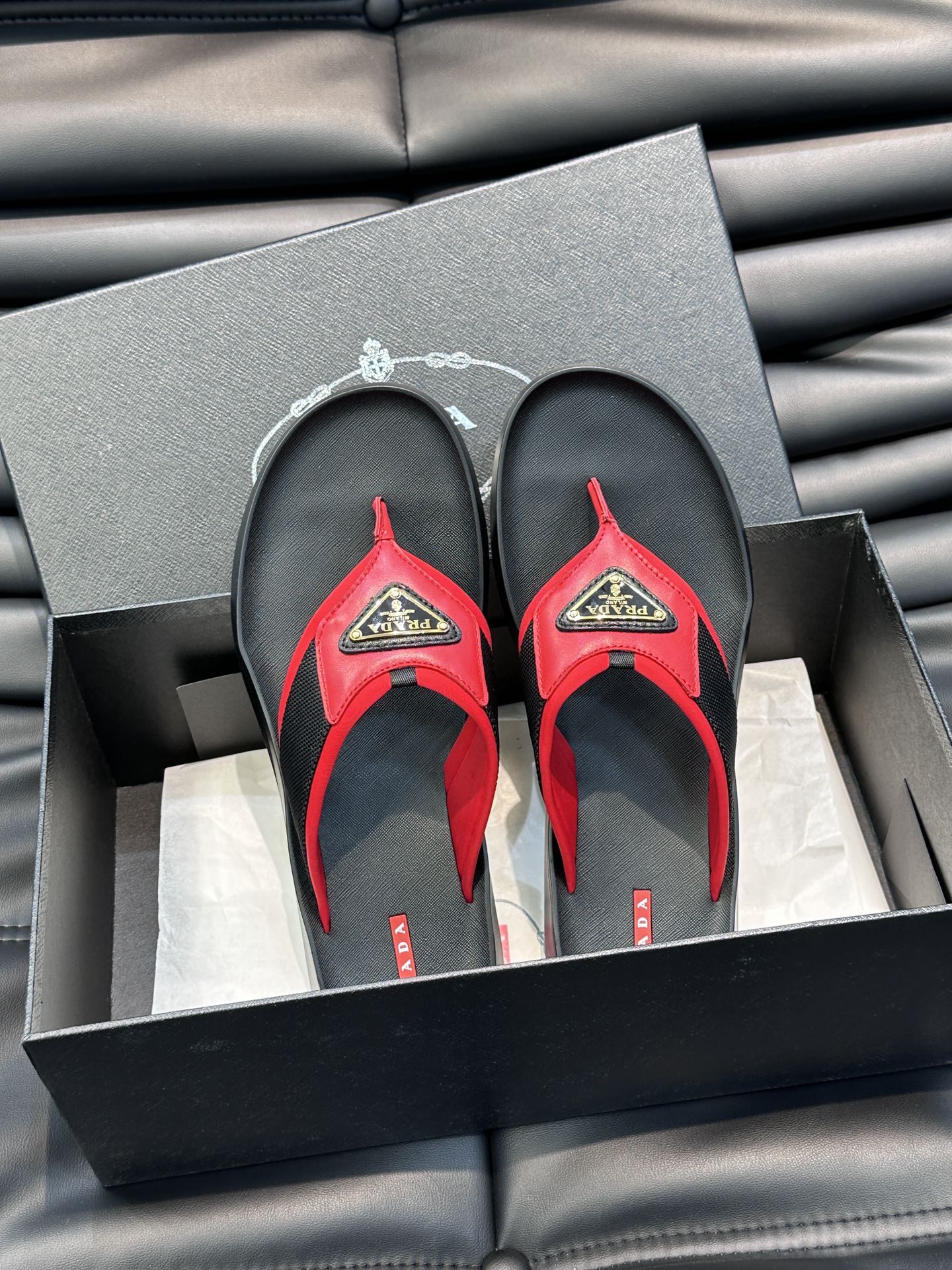 PRADA Мужские шлёпанцы-вьетнамки