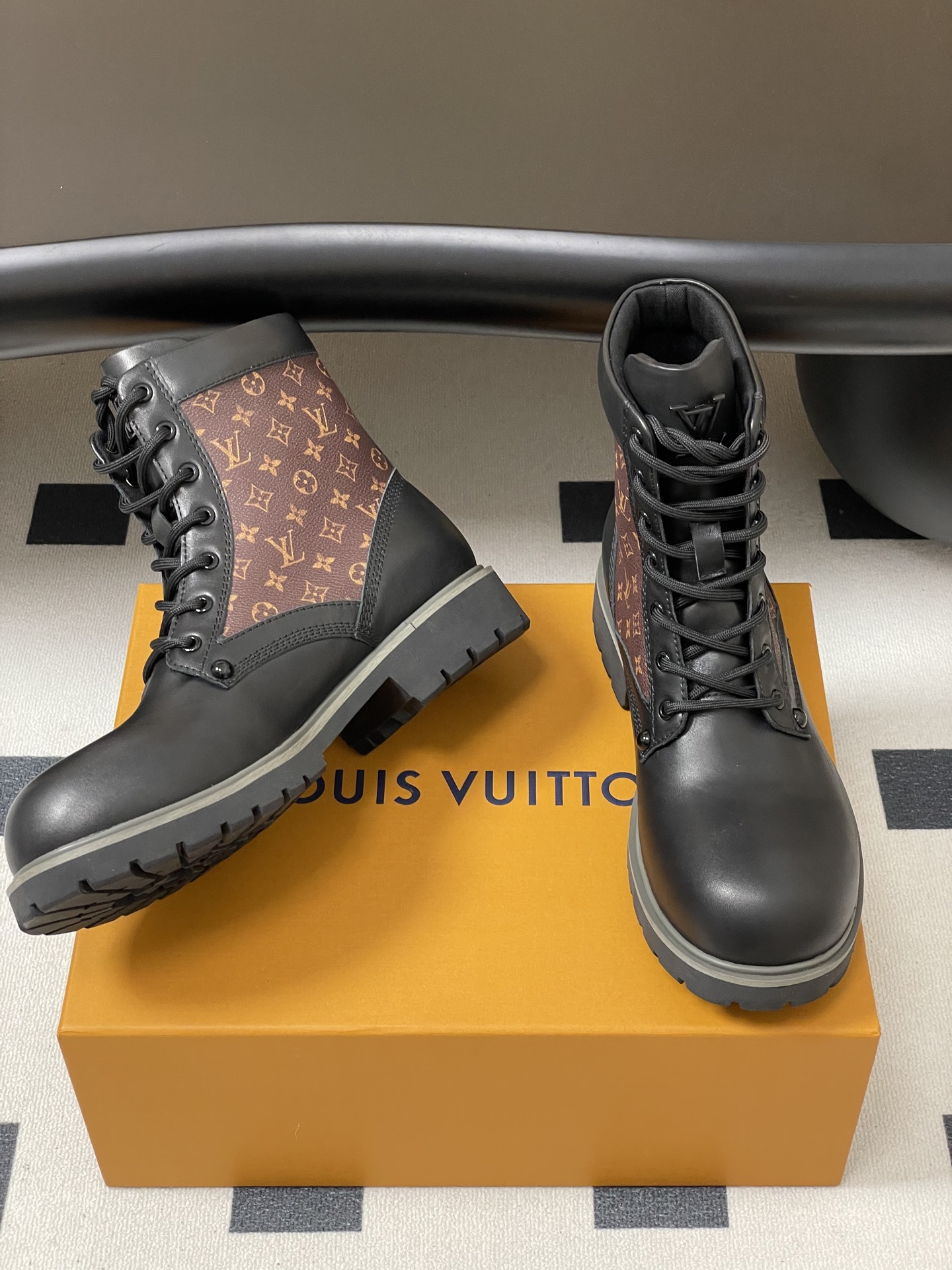 LOUIS VUITTON Женские ботинки LOUIS VUITTON Женские ботинки
