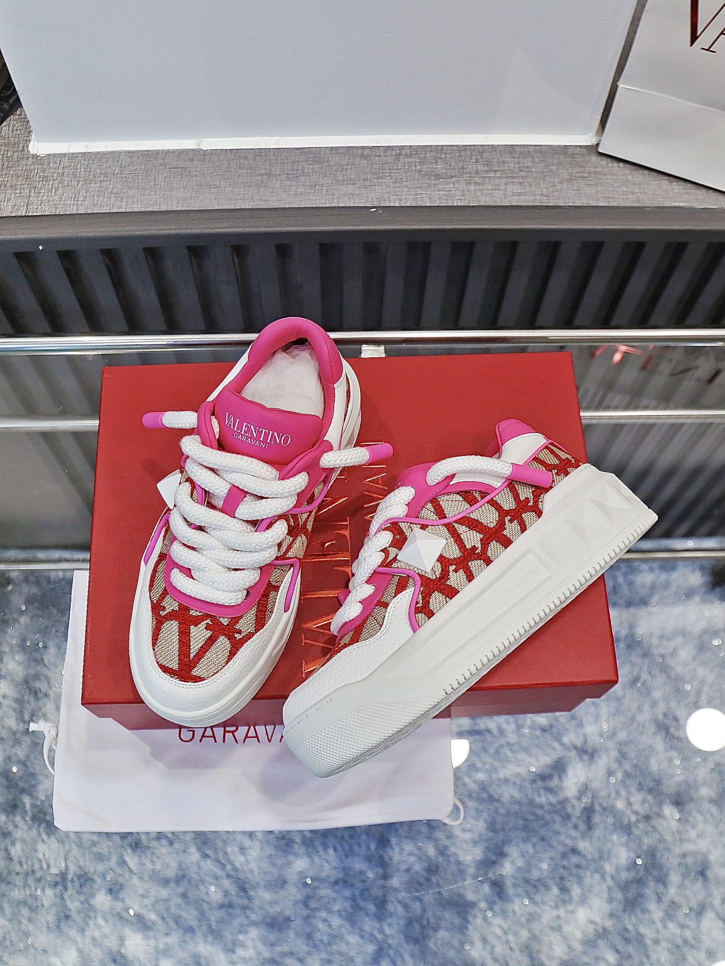 VALENTINO Кроссовки One Stud XL комбинированные VALENTINO Кроссовки One Stud XL комбинированные