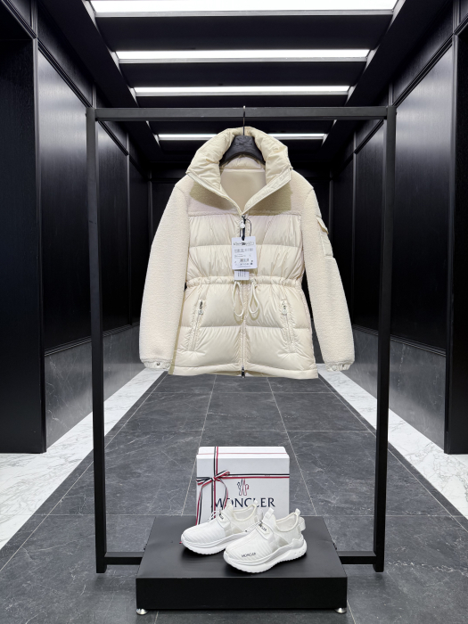MONCLER Женский пуховик Escaut