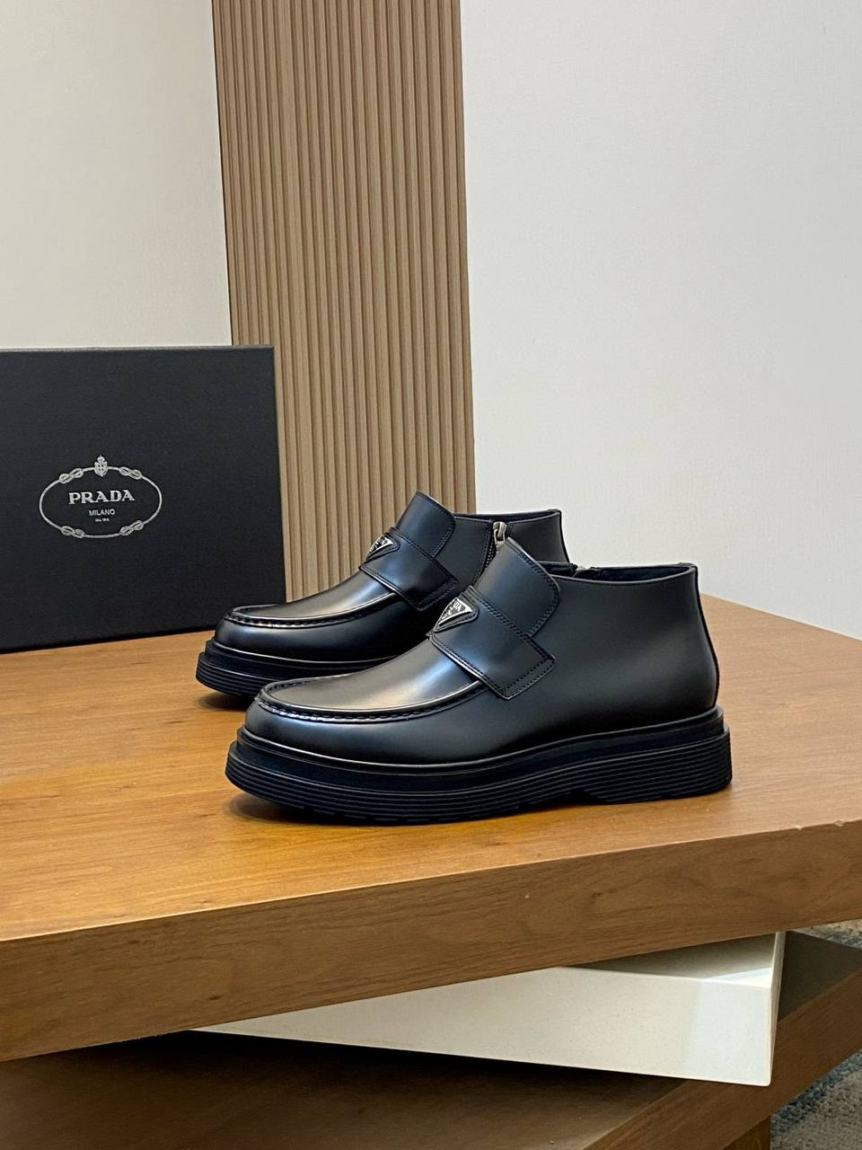 PRADA Мужские ботинки из коровьей кожи  PRADA Мужские ботинки из коровьей кожи