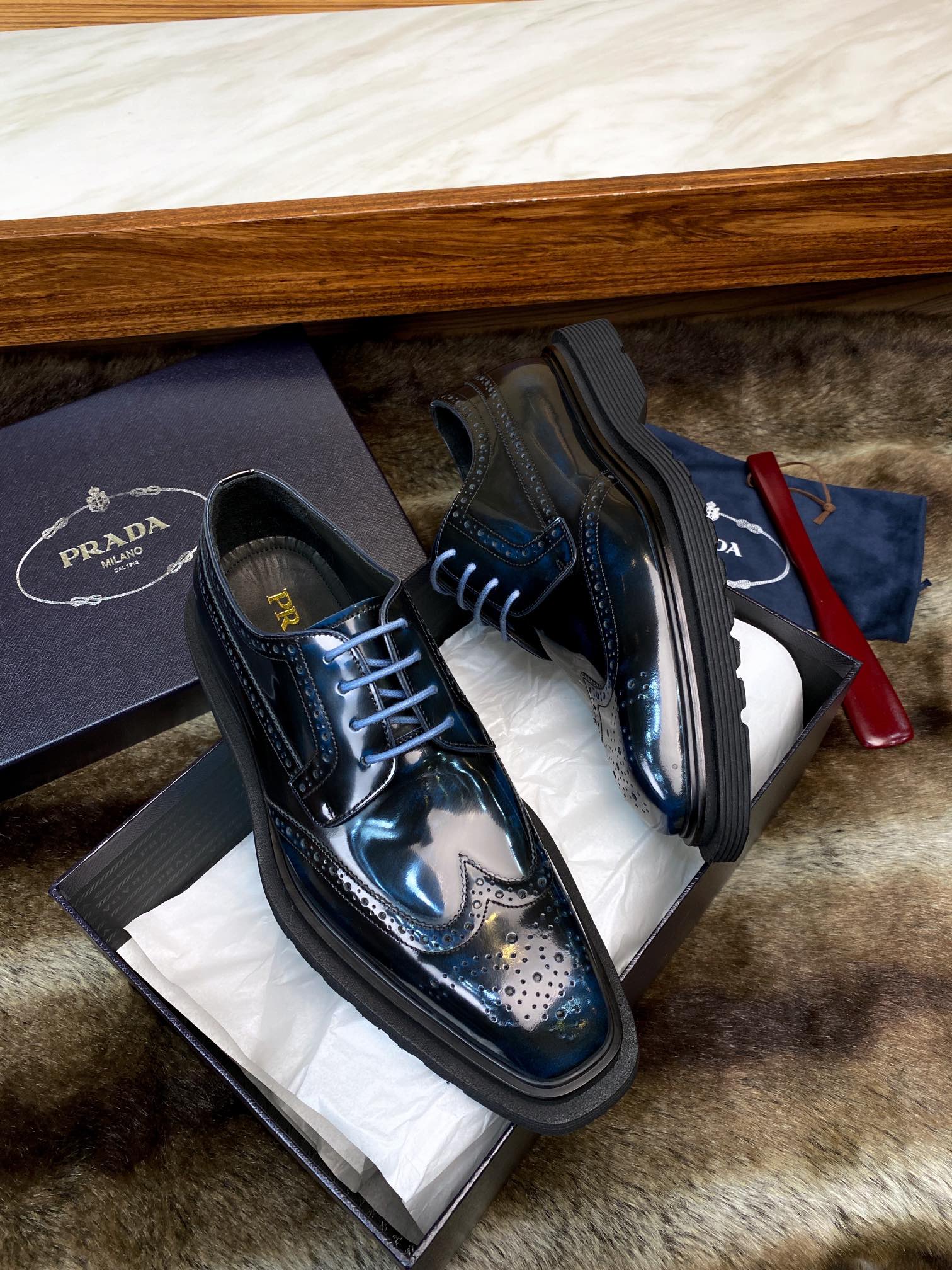 PRADA Мужские туфли-дерби из коровьей кожи PRADA Мужские туфли-дерби из коровьей кожи