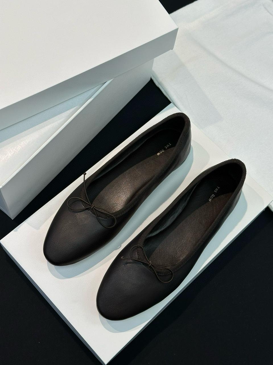 THE ROW Атласные балетки