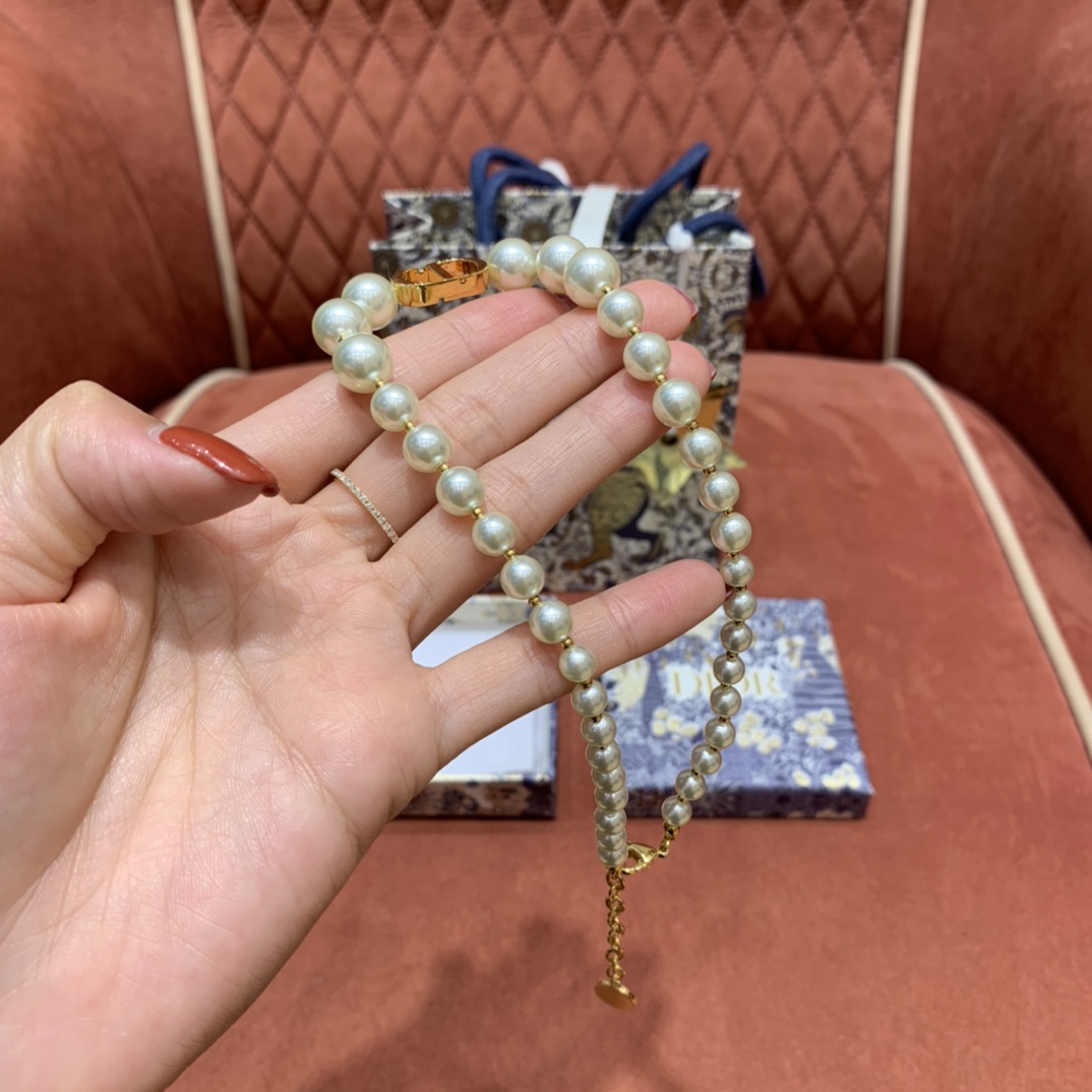CHRISTIAN DIOR Женское жемчужное колье CHRISTIAN DIOR Женское жемчужное колье