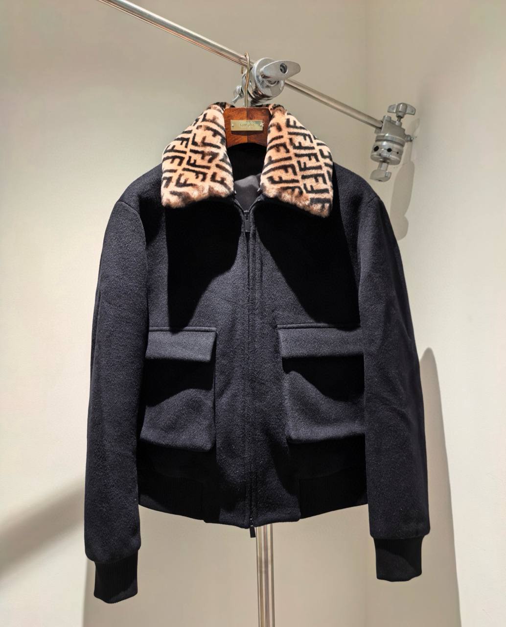 FENDI Мужская кожаная куртка FENDI Мужская кожаная куртка