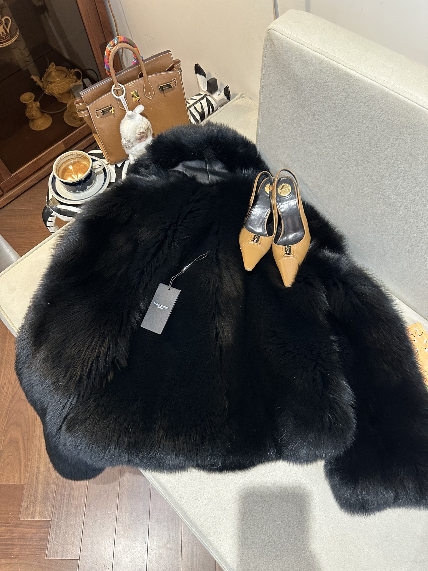 SAINT LAURENT Женская шуба из меха лисы SAINT LAURENT Женская шуба из меха лисы