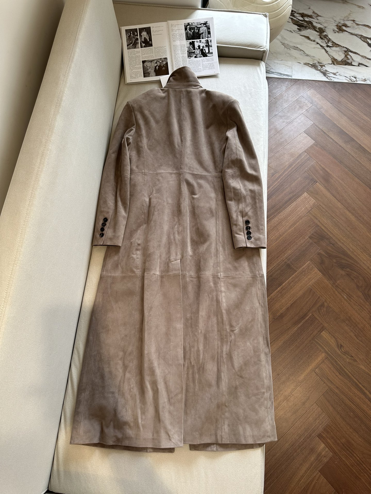 THE ROW Женское пальто из замши THE ROW Женское пальто из замши