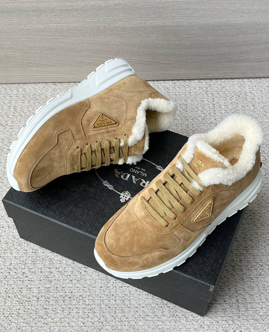 PRADA Мужские кроссовки из коровьей кожи PRADA Мужские кроссовки из коровьей кожи