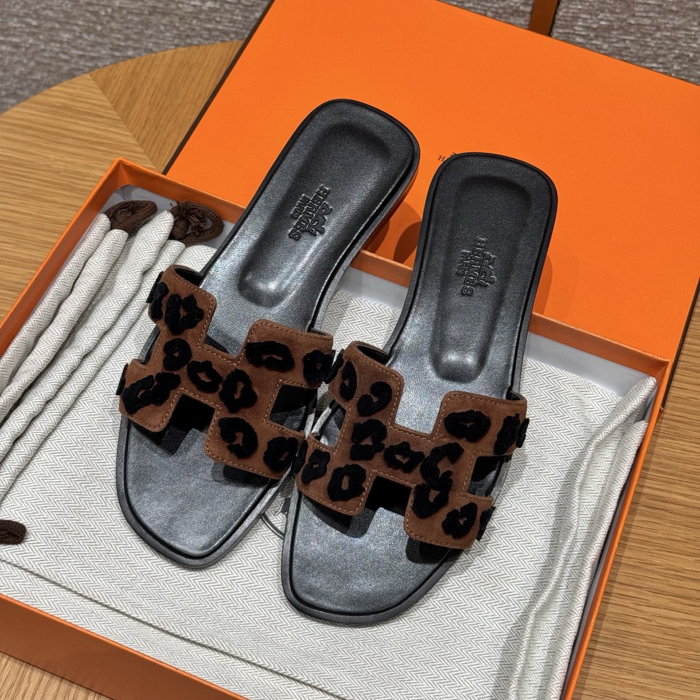 HERMES Женские сандалии Oran из замши