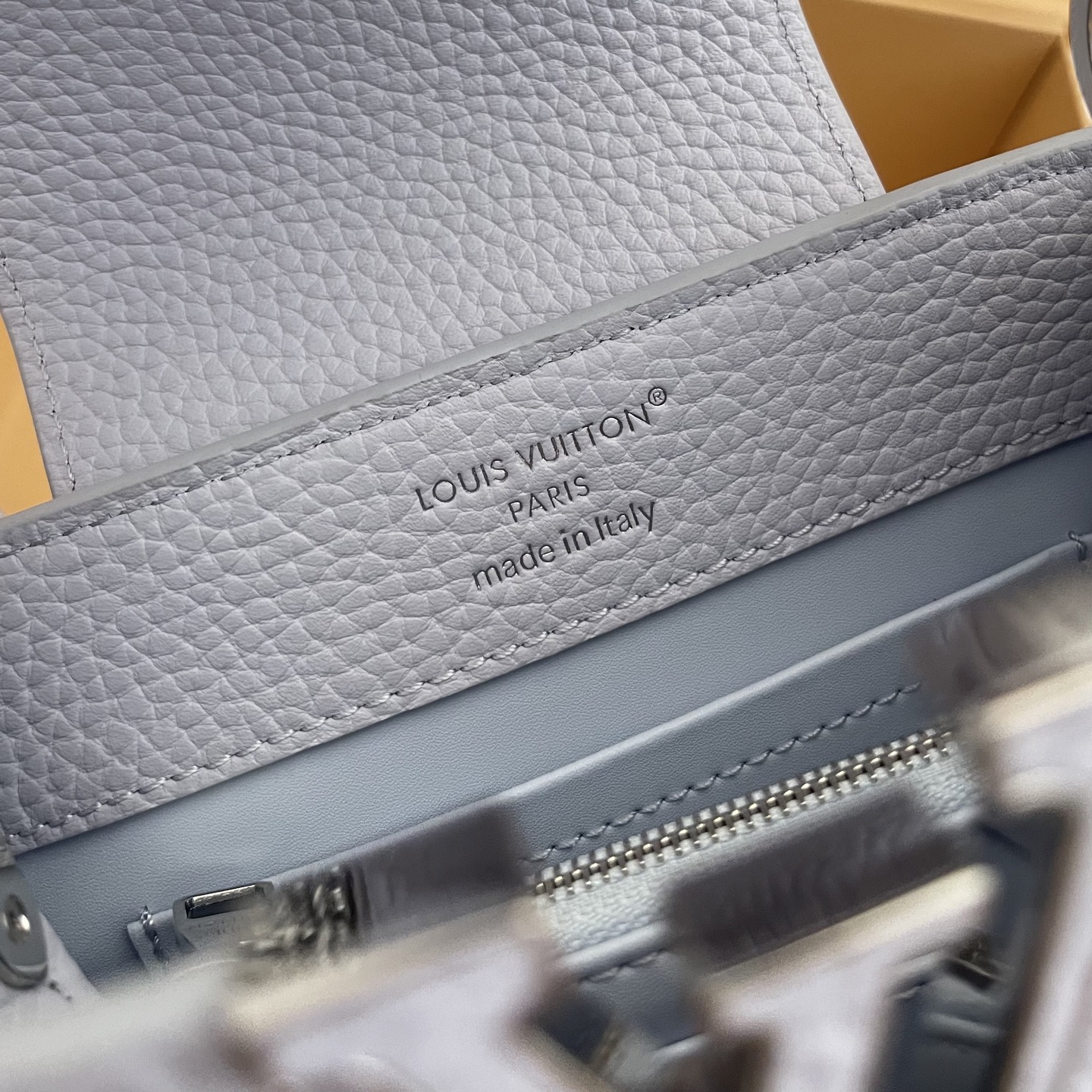 LOUIS VUITTON Женская Сумка Capucines