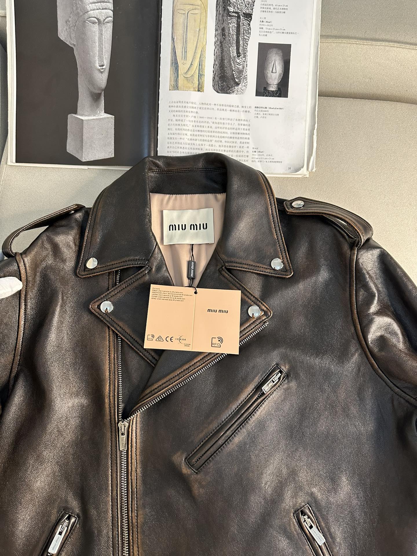 MIU MIU Женская кожаная куртка MIU MIU Женская кожаная куртка