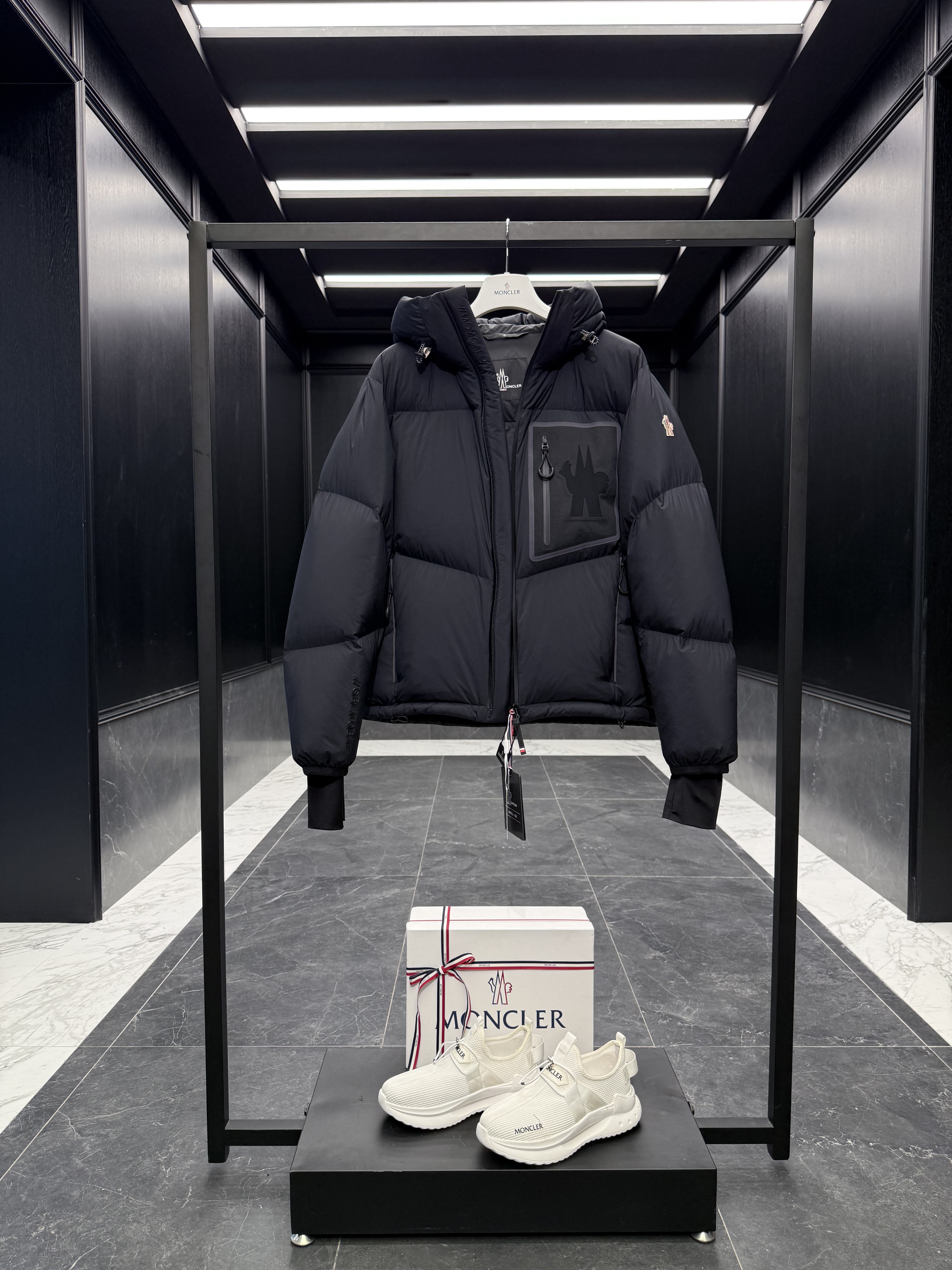 MONCLER Мужской пуховик Grenoble Mandres MONCLER Мужской пуховик Grenoble Mandres