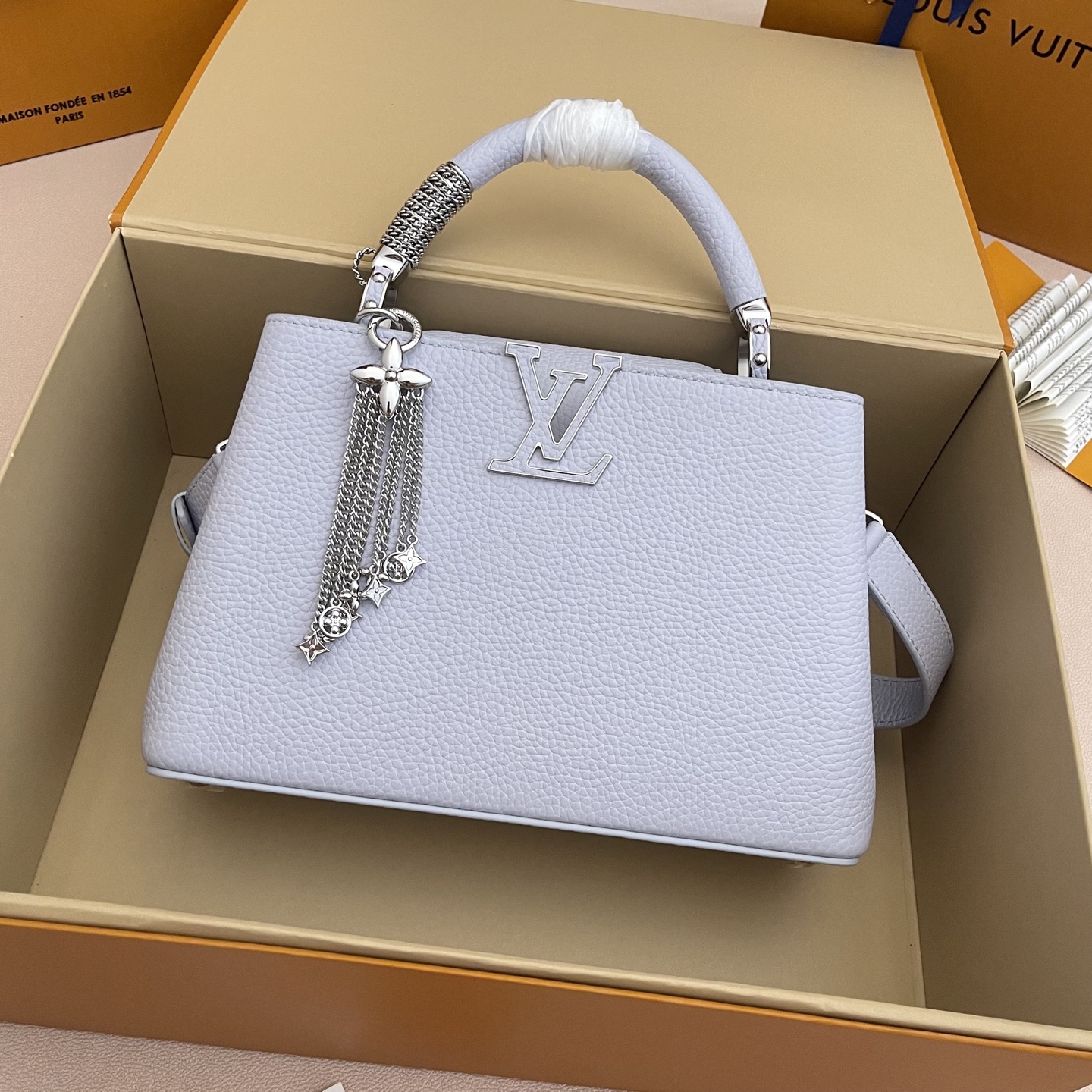 LOUIS VUITTON Женская Сумка Capucines