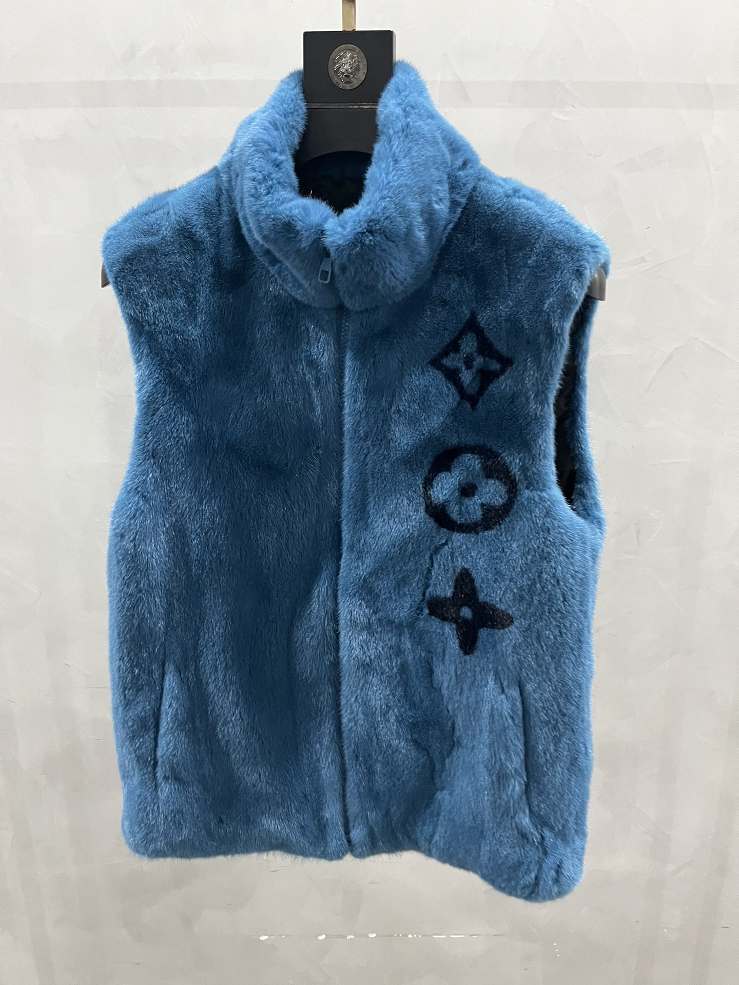 LOUIS VUITTON Мужской жилет из меха норки LOUIS VUITTON Мужской жилет из меха норки