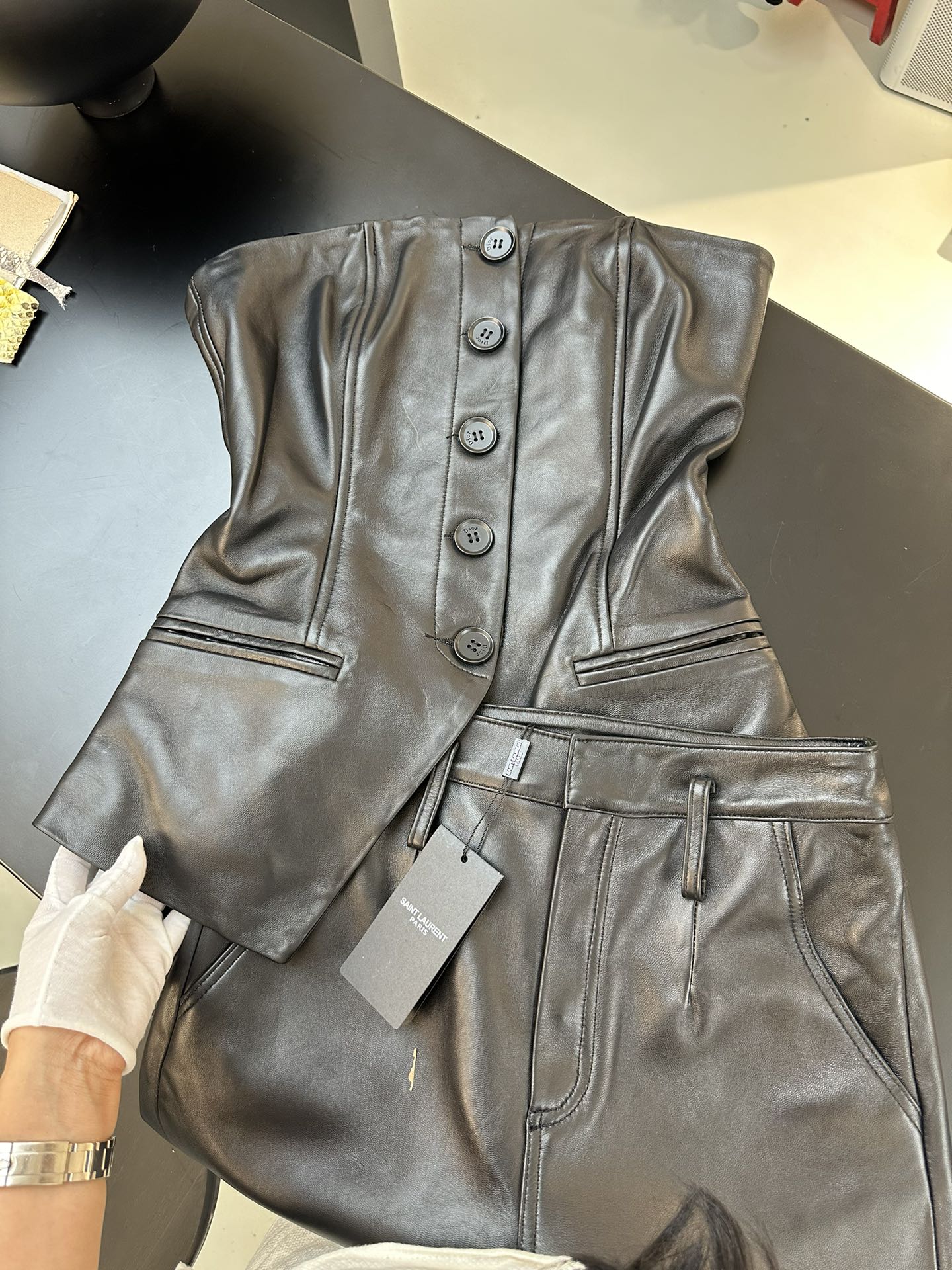 SAINT LAURENT Женский кожаный костюм SAINT LAURENT Женский кожаный костюм