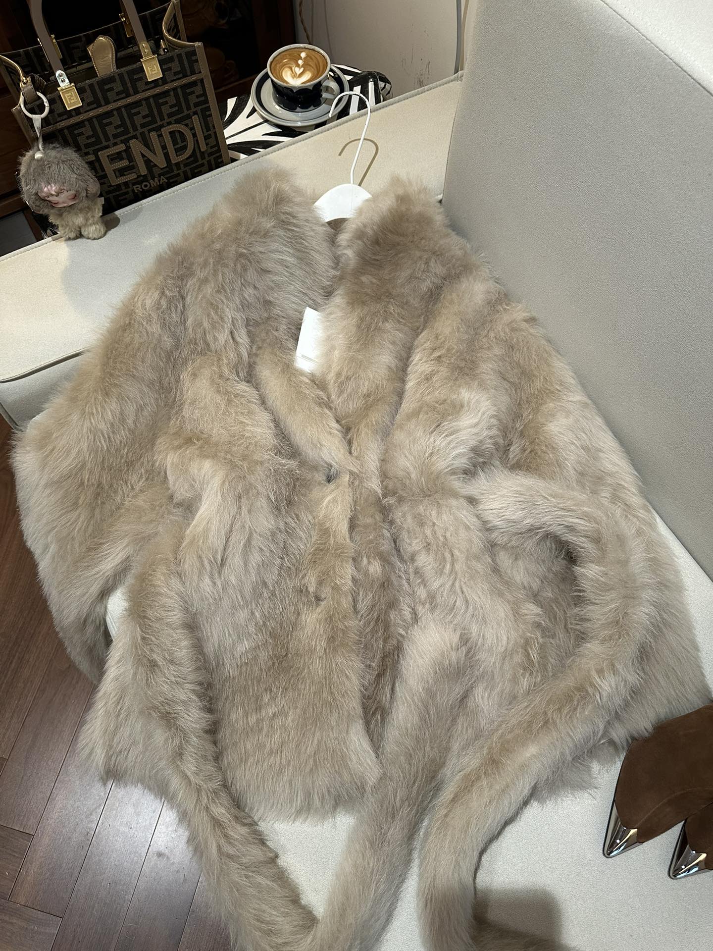 THE ROW Женская шуба из овчины THE ROW Женская шуба из овчины