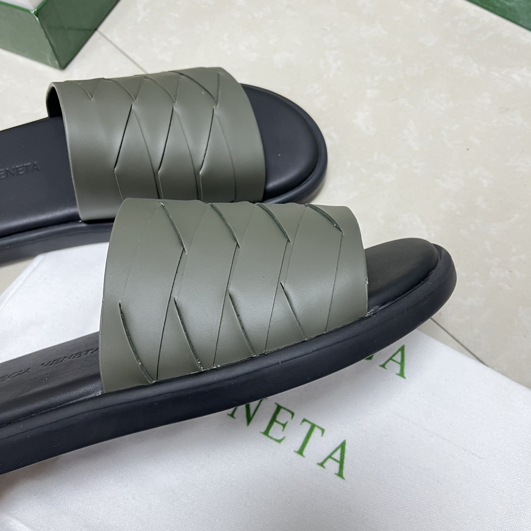BOTTEGA VENETA Мужские шлёпанцы BOTTEGA VENETA Мужские шлёпанцы
