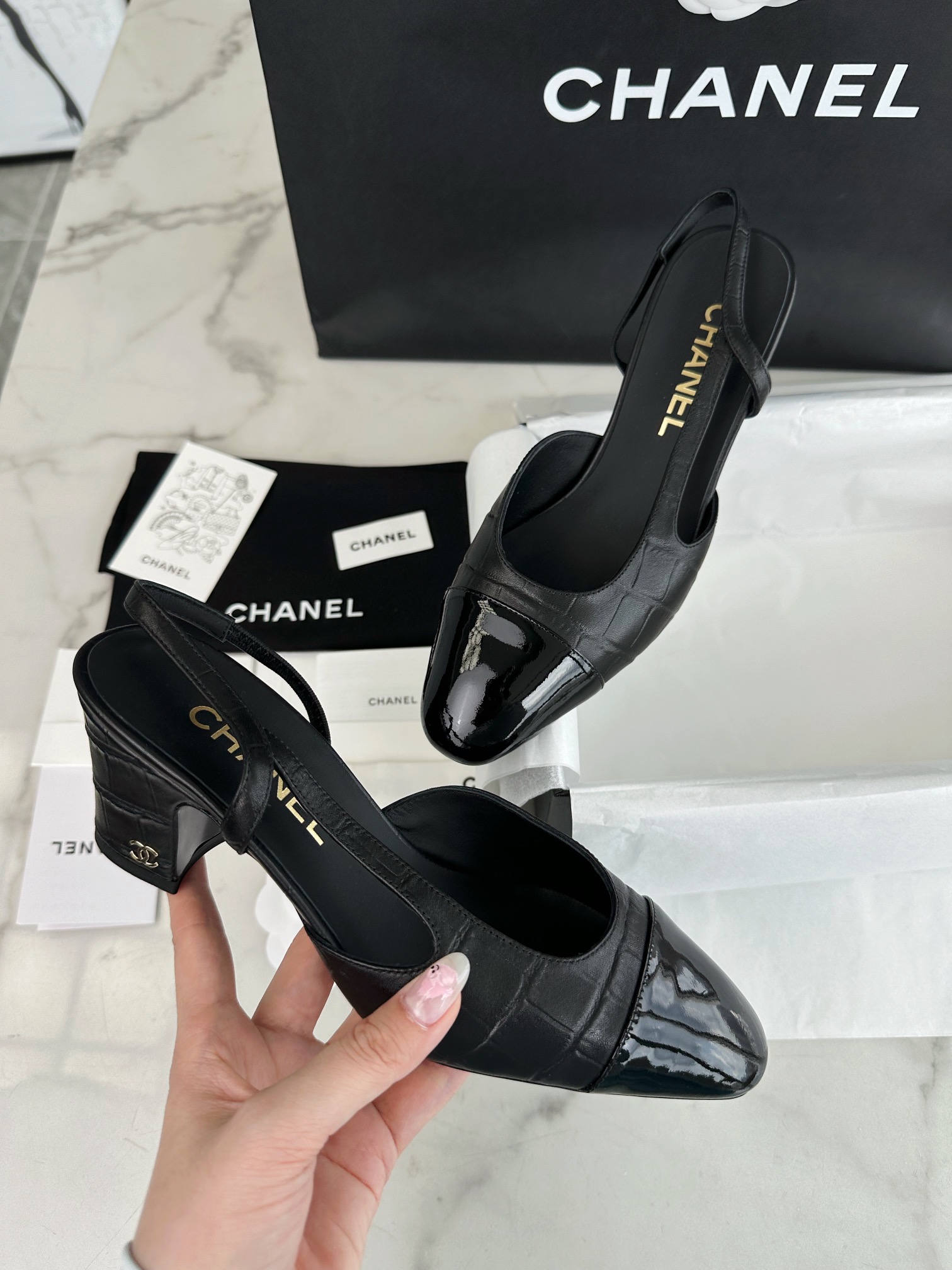 CHANEL Женские туфли слингбэки из кожи на каблуке