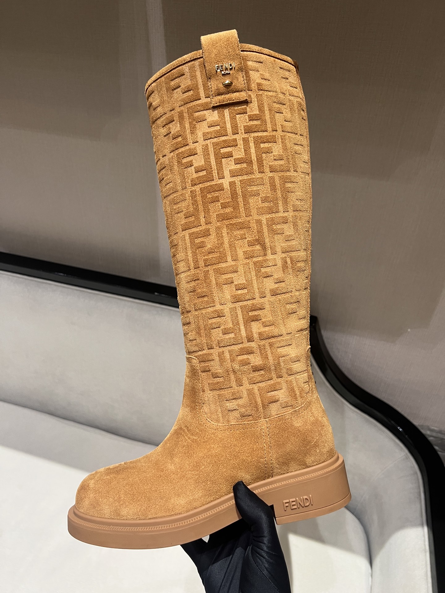 FENDI Женские сапоги трубы FENDI Женские сапоги трубы