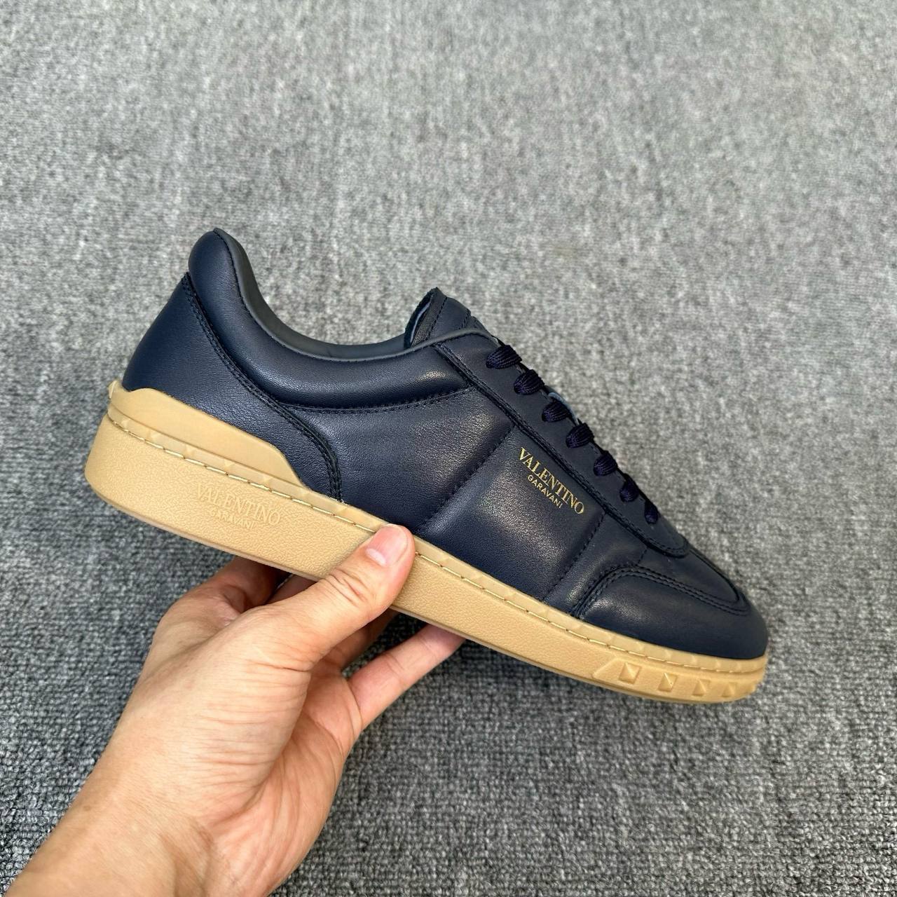 VALENTINO Мужские кроссовки из телячьей кожи 