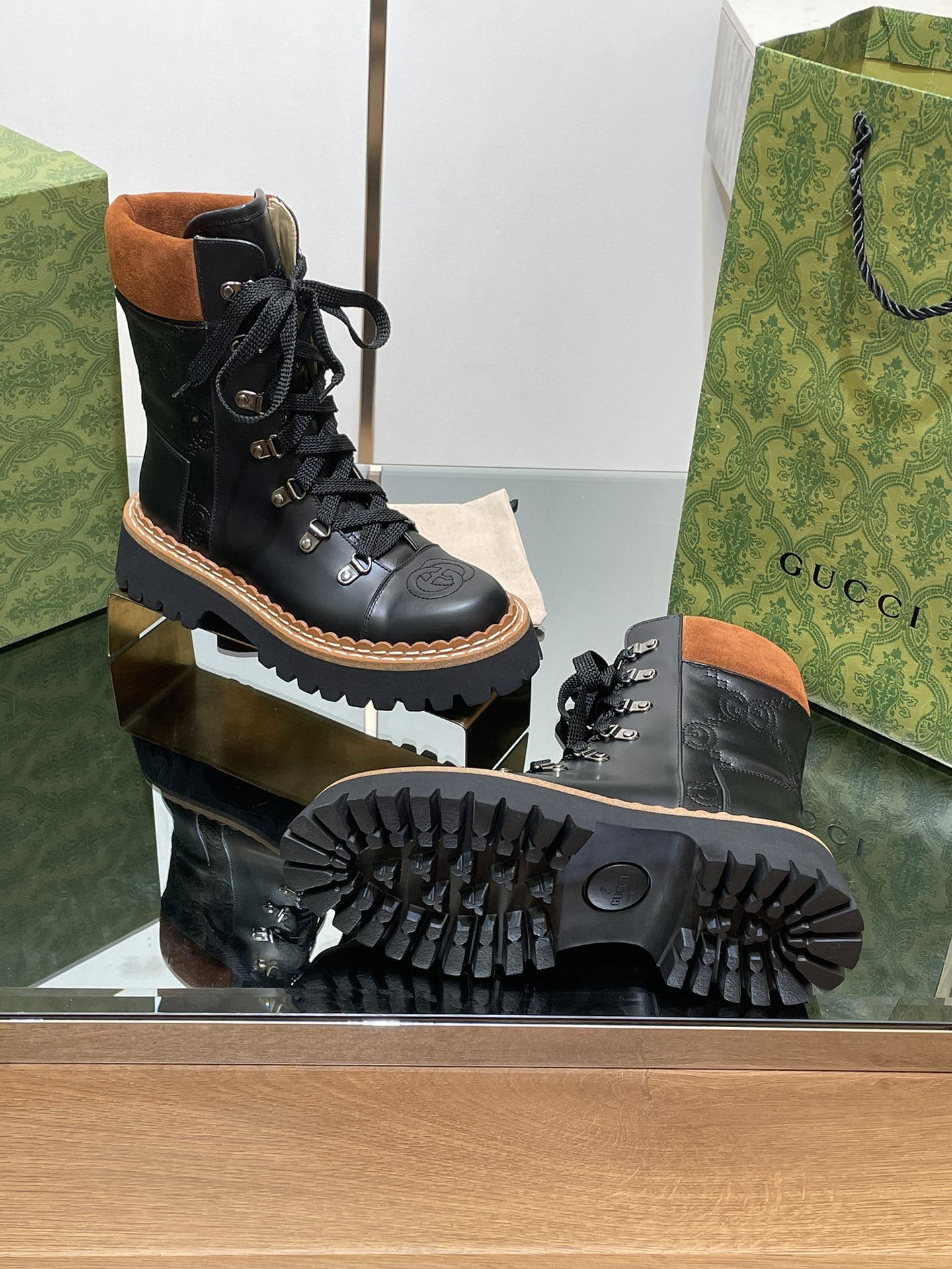 GUCCI Женские ботинки GG Matelass кожа и замша