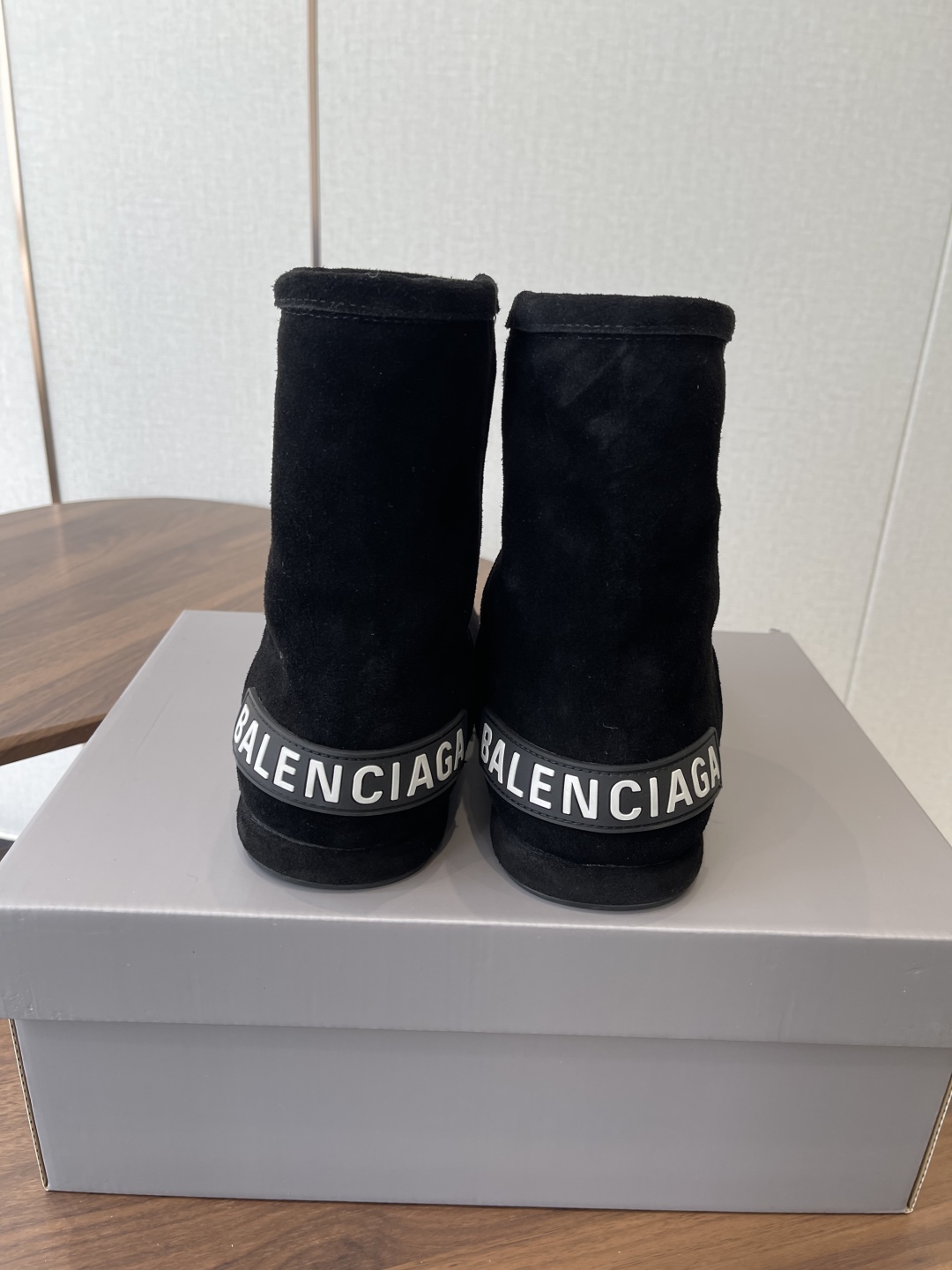BALENCIAGA Женские угги 