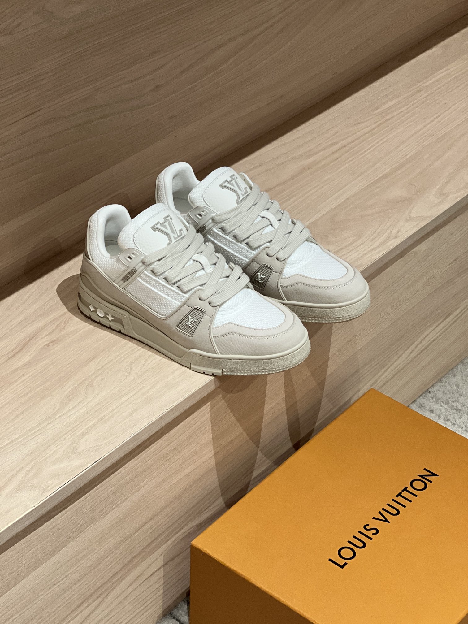 LOUIS VUITTON Мужские Кроссовки LV Trainer 25FW LOUIS VUITTON Мужские Кроссовки LV Trainer 25FW