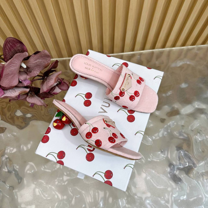 LOUIS VUITTON Женские босоножки