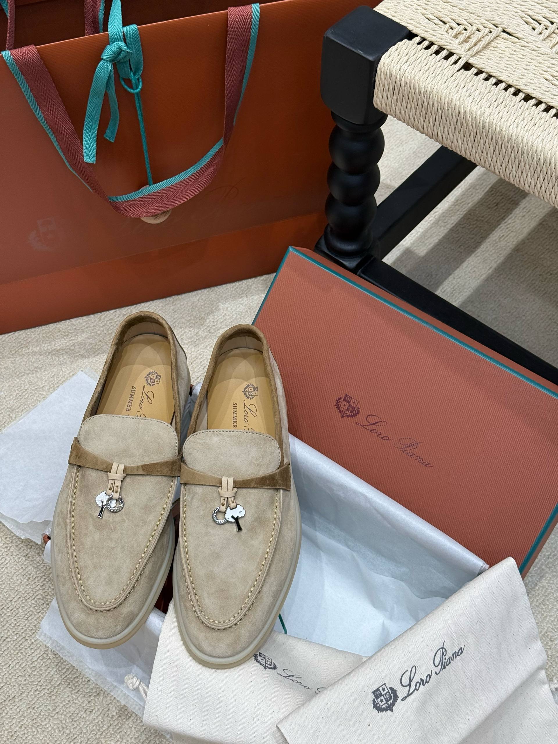 LORO PIANA Женские лоферы  LORO PIANA Женские лоферы