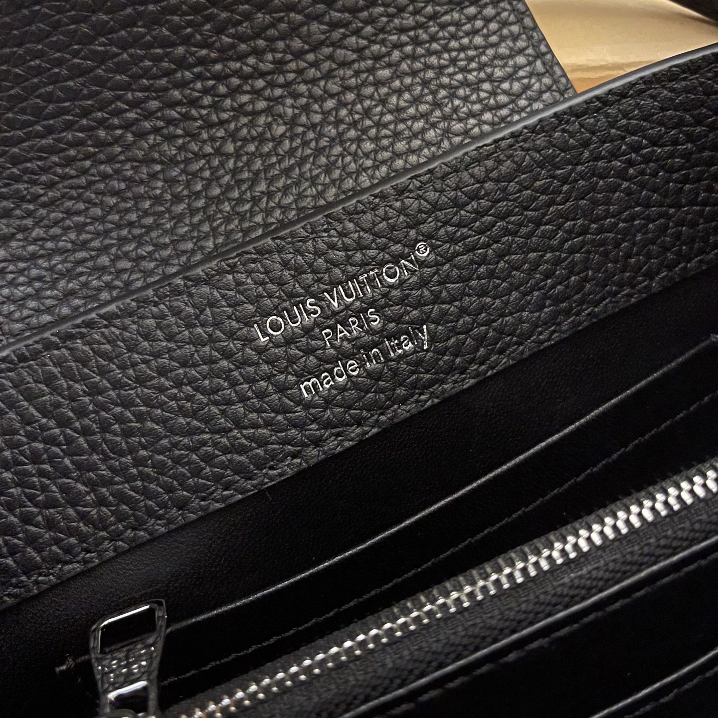 LOUIS VUITTON Женская сумка Capucines